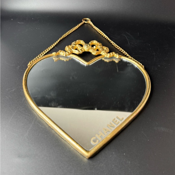 CHANEL Gold Heart Mirror - Picture 4 of 4